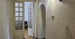 იყიდება 2 ოთახნახევრიანი ბინა გორში, სტალინის გამზირზე