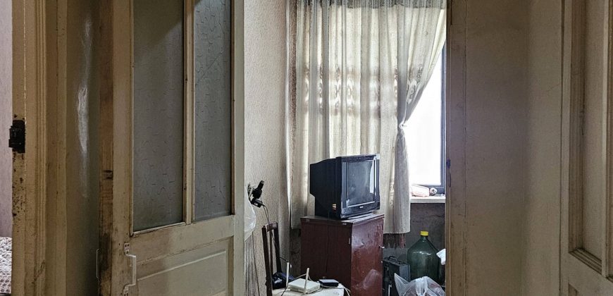 იყიდება 2 ოთახნახევრიანი ბინა გორში, სტალინის გამზირზე