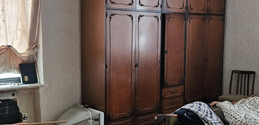 იყიდება 2 ოთახნახევრიანი ბინა გორში, სტალინის გამზირზე