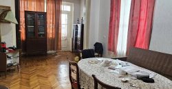 იყიდება 2 ოთახნახევრიანი ბინა გორში, სტალინის გამზირზე