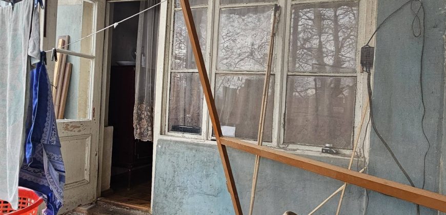 იყიდება 2 ოთახნახევრიანი ბინა გორში, სტალინის გამზირზე