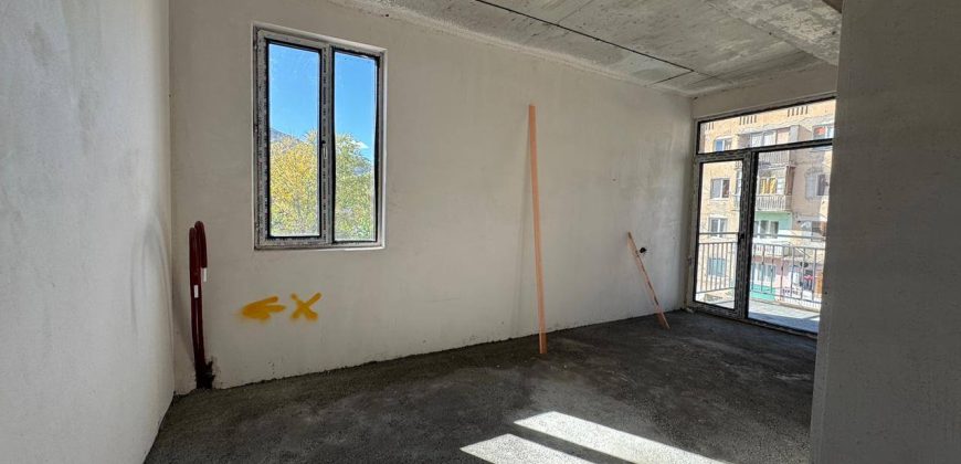 იყიდება 4 ოთახიანი ბინა გორში, ჭალის დასახლებაში