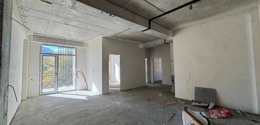 იყიდება 4 ოთახიანი ბინა გორში, ჭალის დასახლებაში