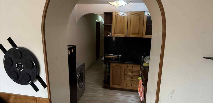 იყიდება 2 ოთახიანი ბინა გორში, კომბინატის დასახლებაში