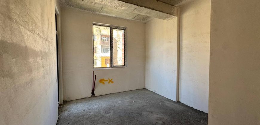 იყიდება 4 ოთახიანი ბინა გორში, ჭალის დასახლებაში