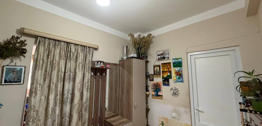 იყიდება 2 ოთახიანი ბინა გორში, კომბინატის დასახლებაში