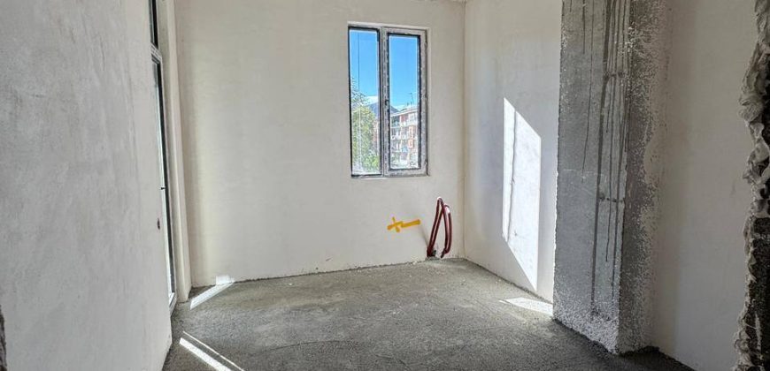 იყიდება 4 ოთახიანი ბინა გორში, ჭალის დასახლებაში