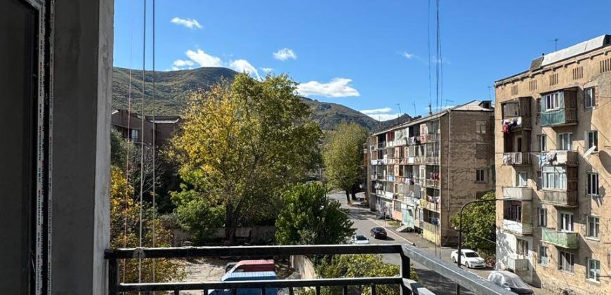 იყიდება 4 ოთახიანი ბინა გორში, ჭალის დასახლებაში