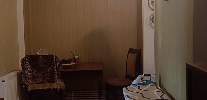 იყიდება 3 ოთახიანახევრიანი ბინა ქ. გორის ცენტრში