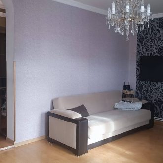 იყიდება 3 ოთახიანახევრიანი ბინა ქ. გორის ცენტრში