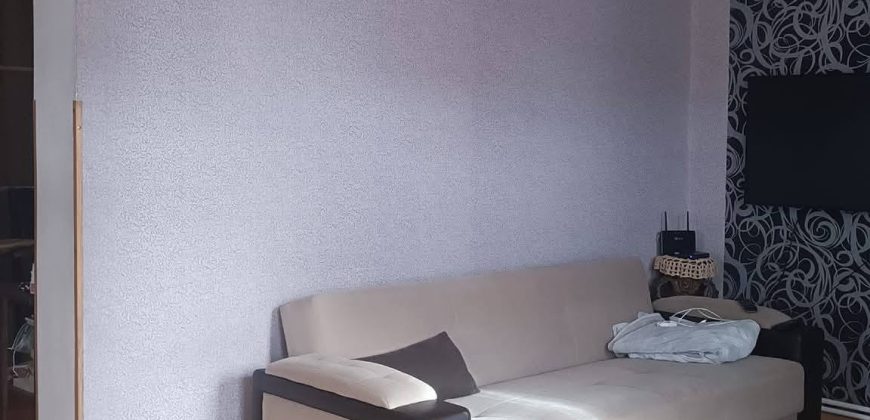 იყიდება 3 ოთახიანახევრიანი ბინა ქ. გორის ცენტრში