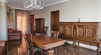 იყიდება 3 ოთახიანი ბინა ქ. გორის ცენტრში