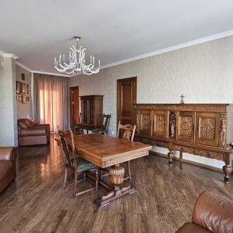 იყიდება 3 ოთახიანი ბინა ქ. გორის ცენტრში