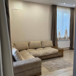 იყიდება 2 ოთახიანი ბინა ქ. გორის ცენტრში