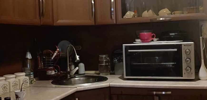 იყიდება 3 ოთახიანახევრიანი ბინა ქ. გორის ცენტრში