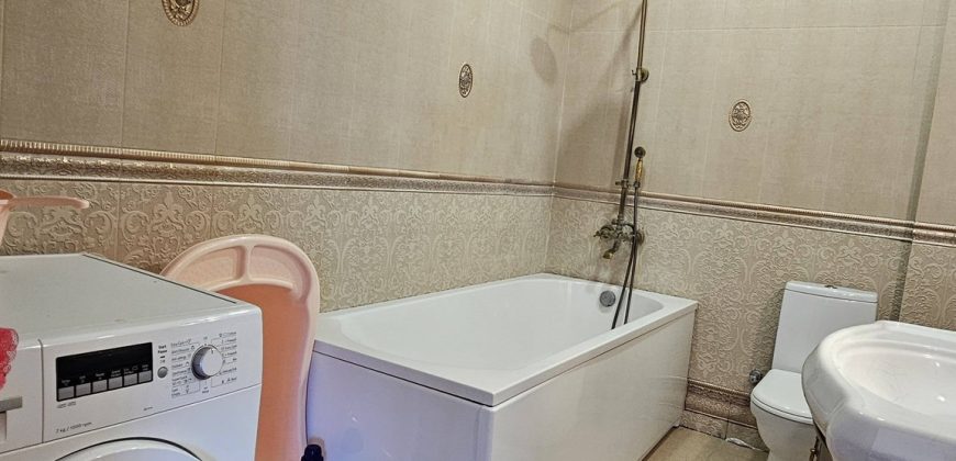 იყიდება 3 ოთახიანი ბინა ქ. გორის ცენტრში