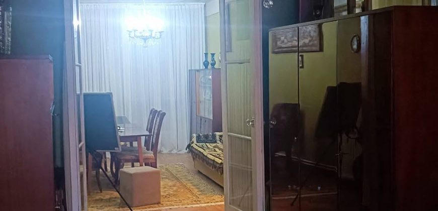 იყიდება 3 ოთახიანახევრიანი ბინა ქ. გორის ცენტრში