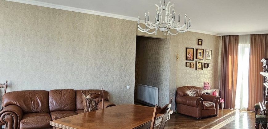 იყიდება 3 ოთახიანი ბინა ქ. გორის ცენტრში