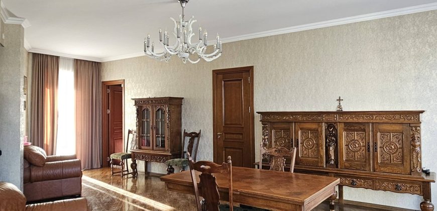 იყიდება 3 ოთახიანი ბინა ქ. გორის ცენტრში