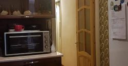 იყიდება 3 ოთახიანახევრიანი ბინა ქ. გორის ცენტრში