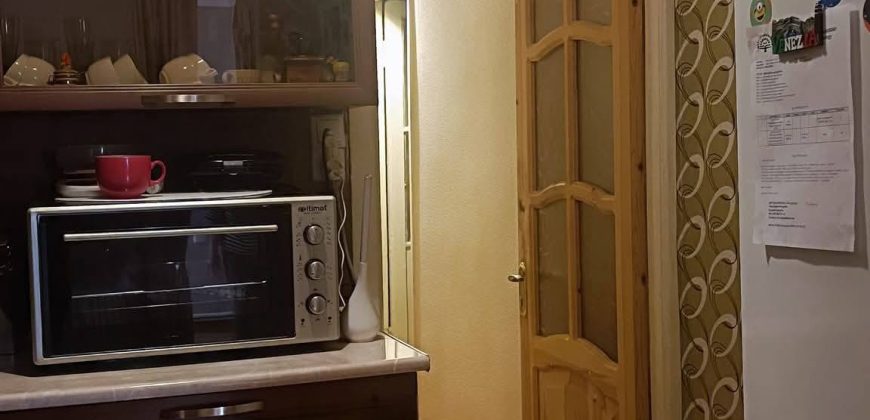 იყიდება 3 ოთახიანახევრიანი ბინა ქ. გორის ცენტრში