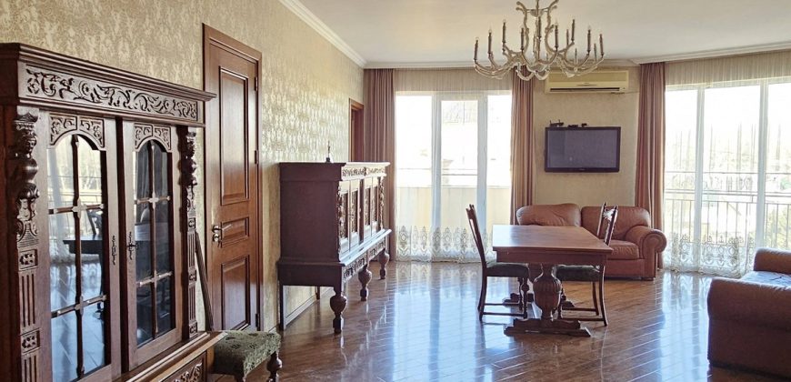 იყიდება 3 ოთახიანი ბინა ქ. გორის ცენტრში