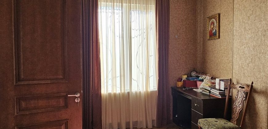 იყიდება 3 ოთახიანი ბინა ქ. გორის ცენტრში