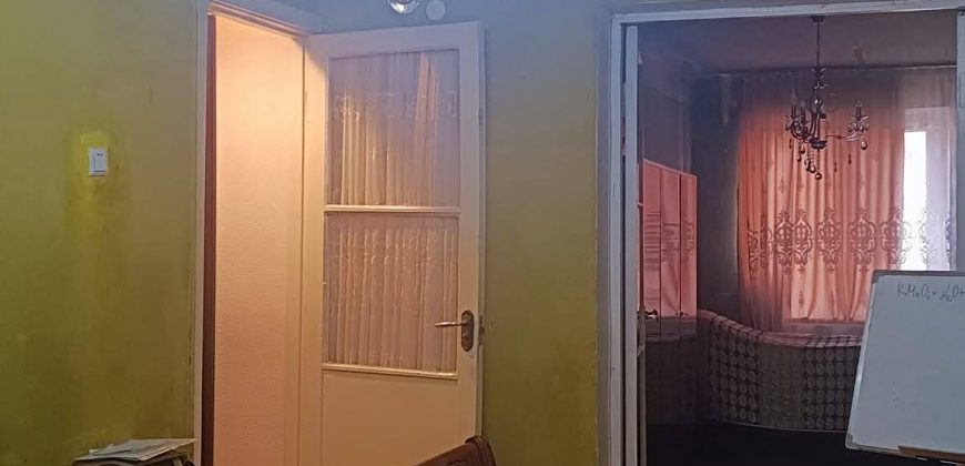 იყიდება 3 ოთახიანახევრიანი ბინა ქ. გორის ცენტრში