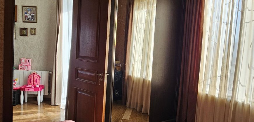 იყიდება 3 ოთახიანი ბინა ქ. გორის ცენტრში