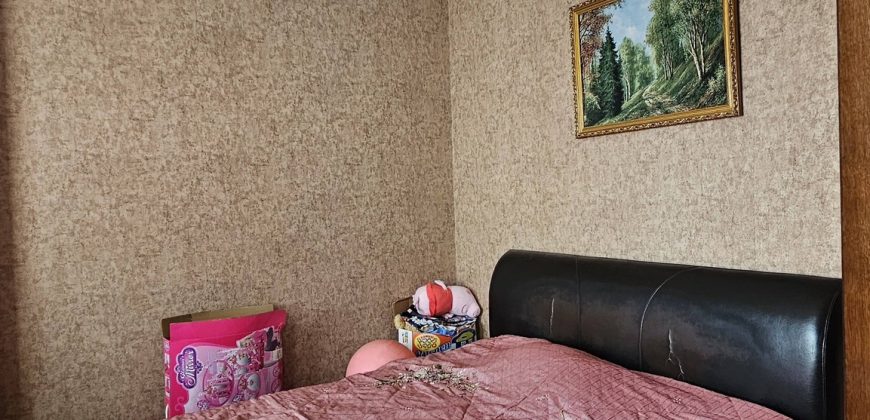 იყიდება 3 ოთახიანი ბინა ქ. გორის ცენტრში