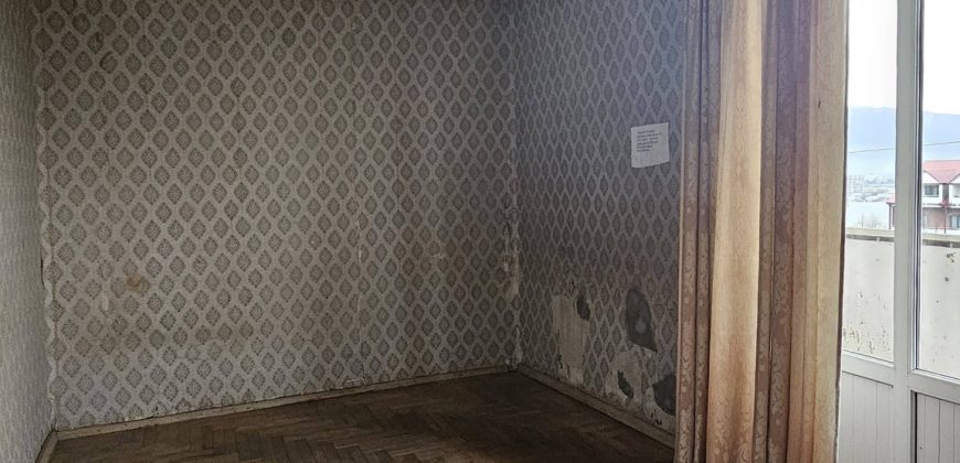 ქირავდება 2 ოთახნახევრიანი გორში, ვერხვების დასახლებაში