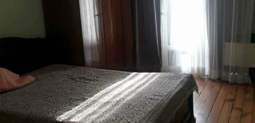 იყიდება 1-ოთახიანი სახლი ვერხვებზე