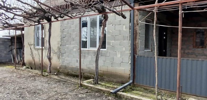 იყიდება სახლი გორში, სოფ. ტირძნისში