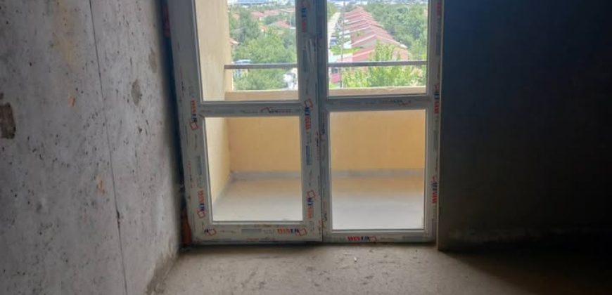 იყიდება 2 ოთახიანი ბინა გორში