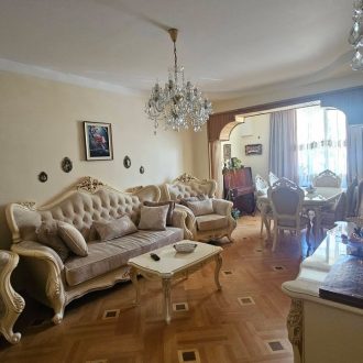 იყიდება 4 ოთახიანი ბინა გორში, ვერხვებზე