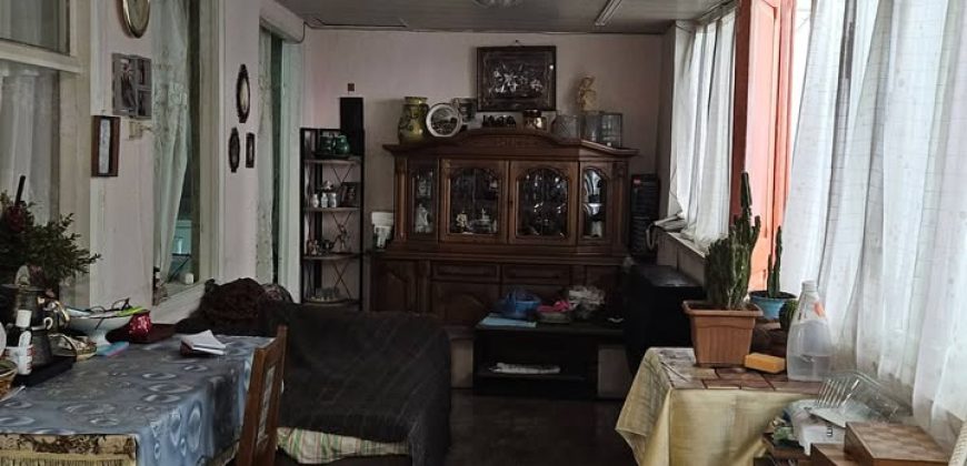 იყიდება სახლი გორში, ცენტრში