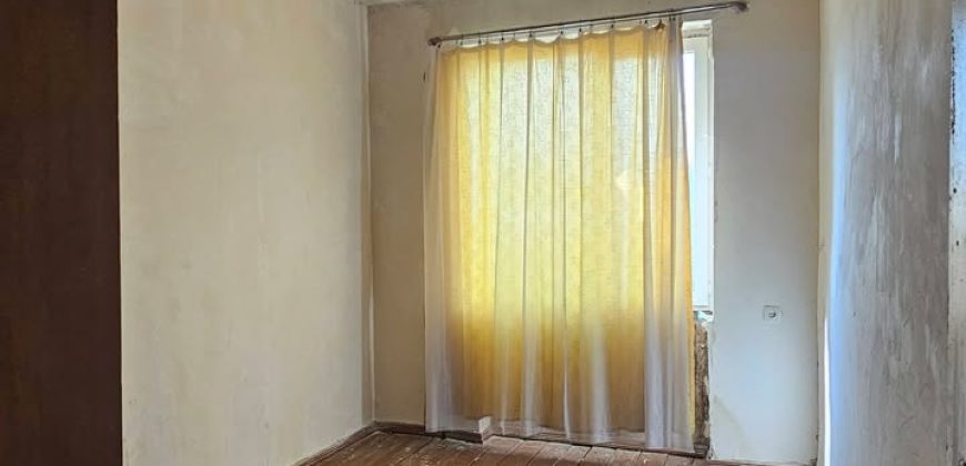 იყიდება 4 ოთახიანი ბინა გორში
