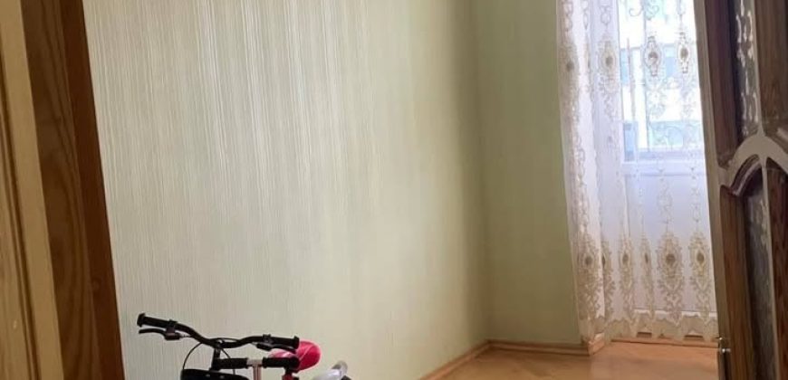 იყიდება 3 ოთახიანი ბინა ქ. გორის ცენტრში
